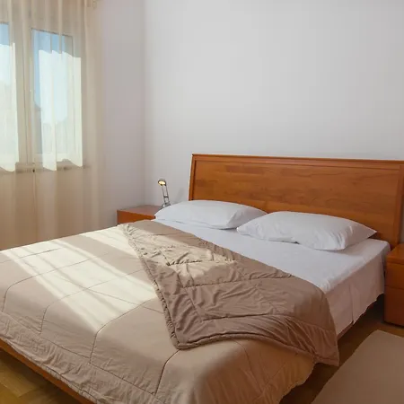 Apartments Flora Premantura Exterior photo