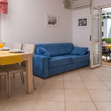 Apartments Flora Premantura Exterior photo