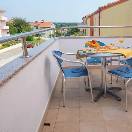 Apartments Flora Premantura Exterior photo